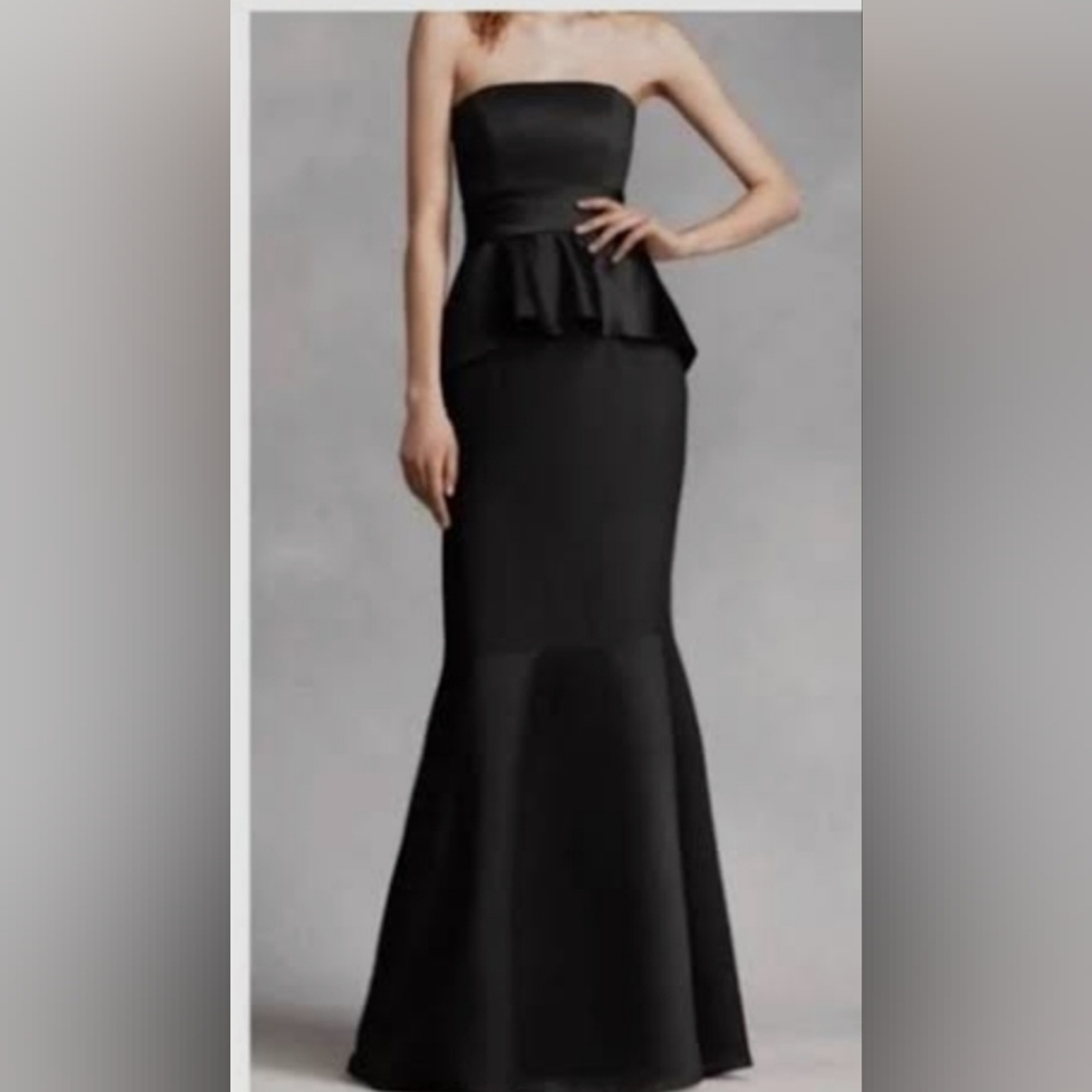 WHITE BY VERA WANG BACKLESS PERPLUM STRAPLESS BELTED GOWN SIZE 2